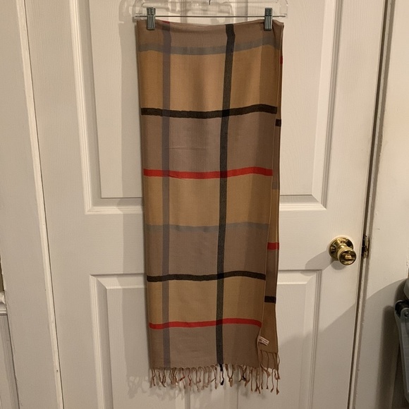 Traditional Oversized 100% Viscose Plaid Scarf - Picture 3 of 6